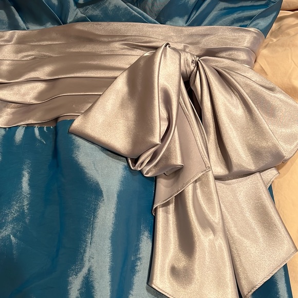 Beautiful Shimmery Blue formal gown with large bow accent - Picture 2 of 7